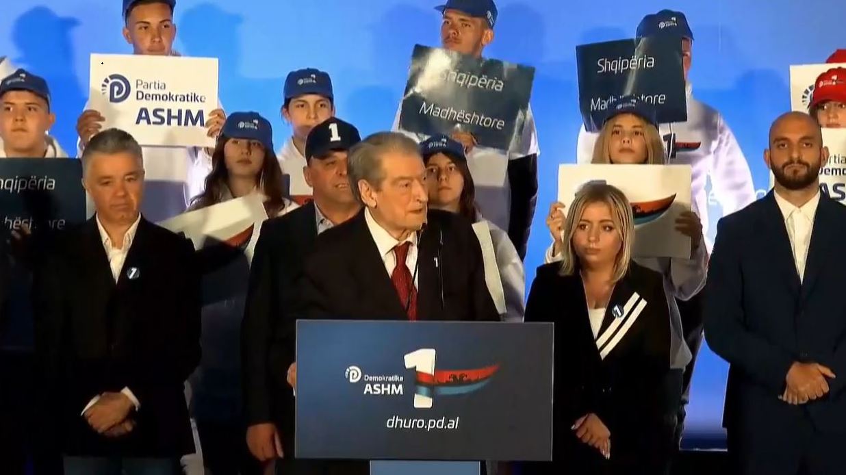 “Burrec dy metra i gjatë”/ Berisha nga Kuçova: Rama i tmerruar, është drejt greminës! S’ia mban të dalë në debat, ka vjedhur 90 përqind të taksave