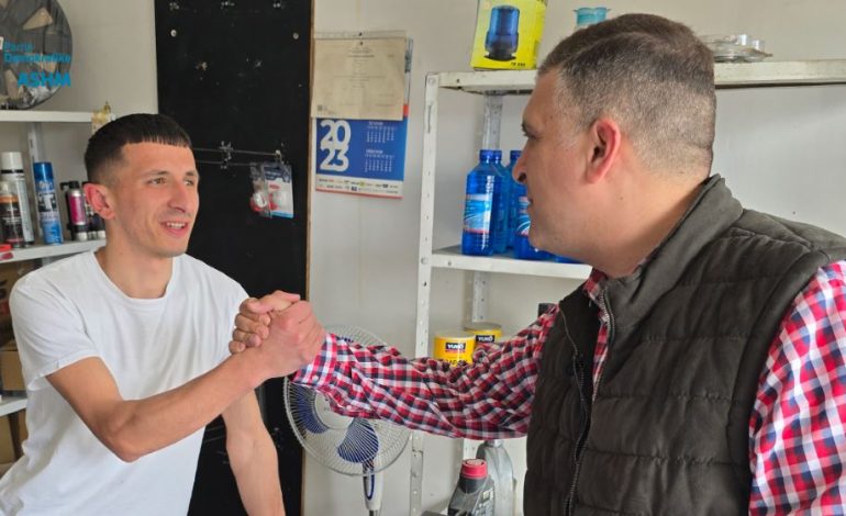 Tedi Blushi takim me banorët e Babrrusë: Entuziazmi për fitoren ndihet në çdo bisedë