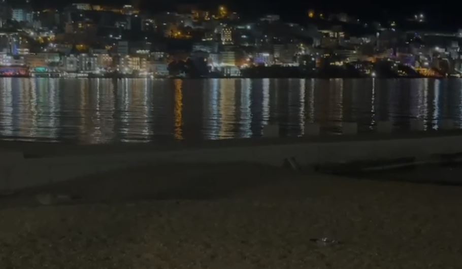 Sarandë/ Hodhën lëndë piroteknike duke krijuar panik në qytet, shoqërohen dy të rinjtë