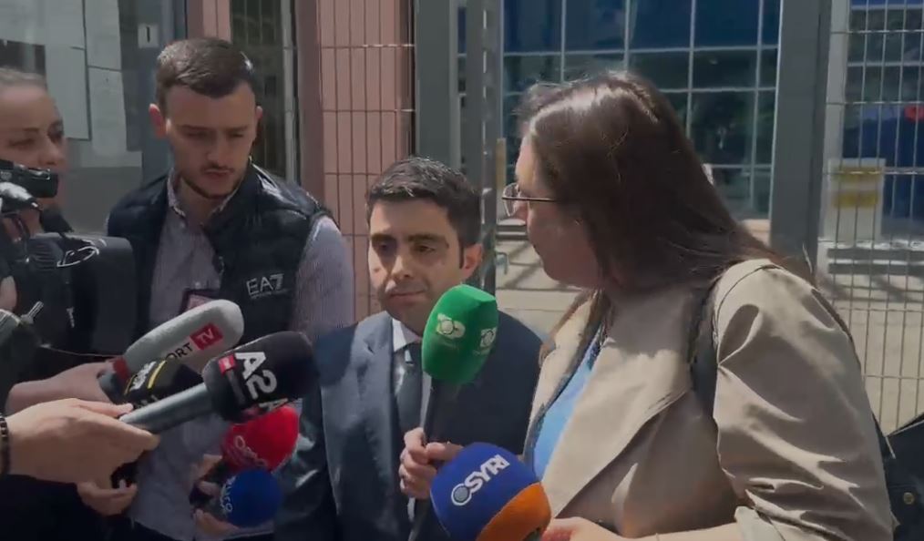 VIDEO/ Del pas 3 orësh nga SPAK vartësi i Ballukut. Kreu i Prokurimeve Publike, Jonaid Myzyri kyç sërish gojën përballë gazetarëve