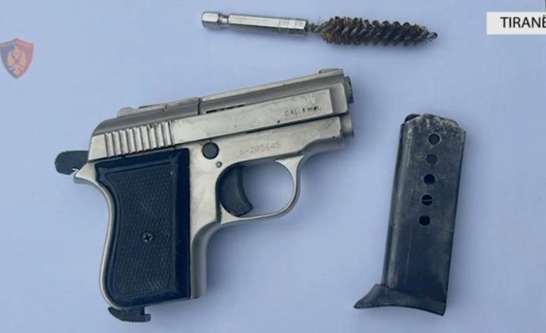 EMRI/ Mbante të fshehur armë zjarri në garazh, përfundon në pranga 45-vjeçari në Tiranë