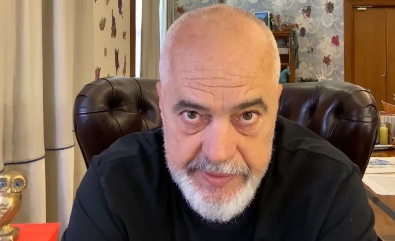 “Sy m’Sy”/ Rama nuk i kursen batutat me komentuesit: Mos e kruani me patronazhistët se janë hakmarrës dhe inatçorë, nuk janë si unë! Nuk do të lënë të…