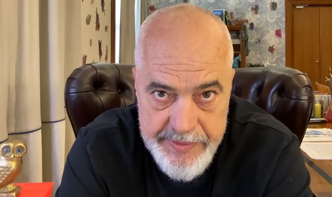 “Sy m’Sy”/ Rama nuk i kursen batutat me komentuesit: Mos e kruani me patronazhistët se janë hakmarrës dhe inatçorë, nuk janë si unë! Nuk do të lënë të…