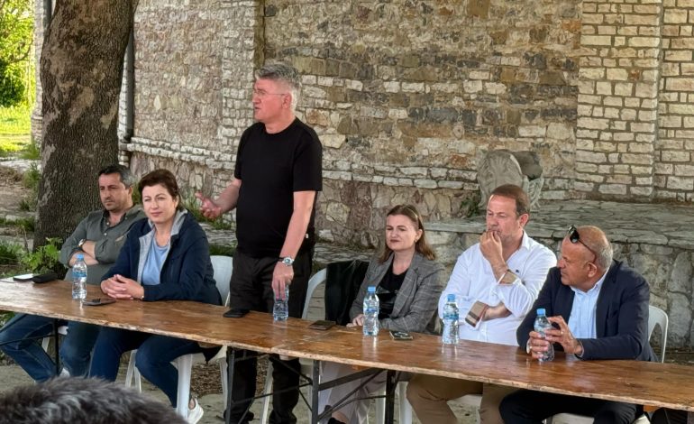 “Dhe pak ditë larg fitores”/ Gjekmarkaj takim me banorët në Tale 2: Fitojmë 5:2 në qarkun Lezhë