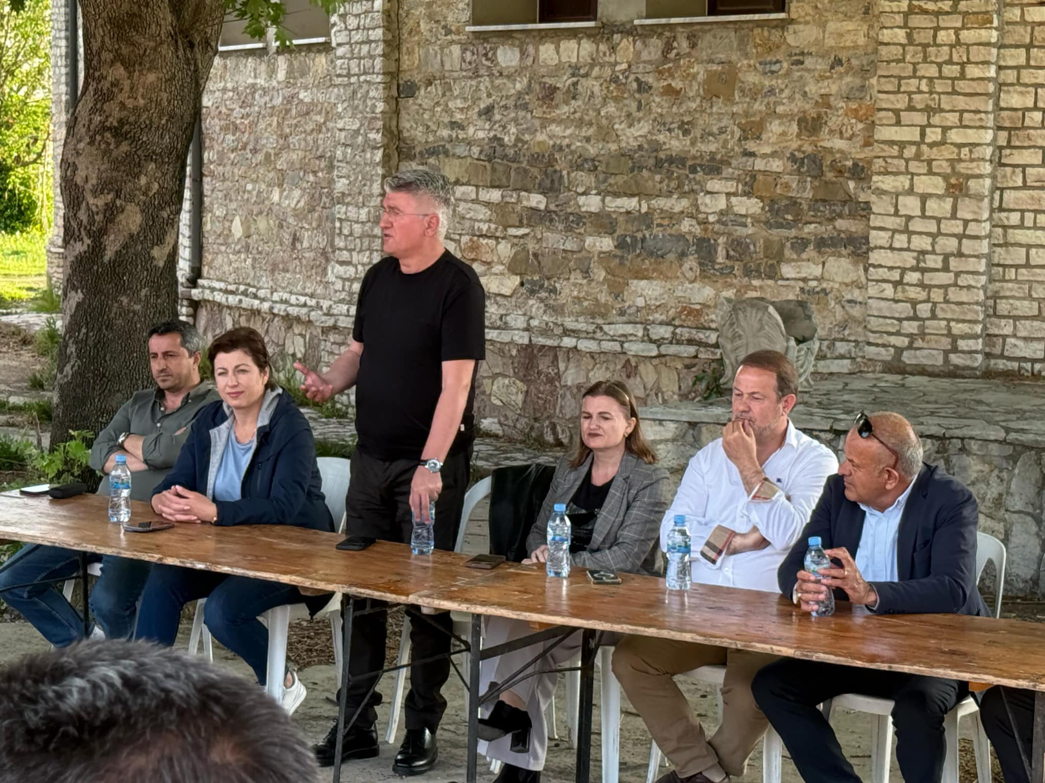 “Dhe pak ditë larg fitores”/ Gjekmarkaj takim me banorët në Tale 2: Fitojmë 5:2 në qarkun Lezhë