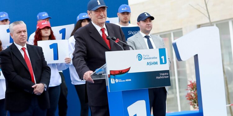 “Dëgjoni ju Xhabaftë, dëgjoni këtu…”, Berisha flet me emra nga Vora: Mos kërcënoni qytetarët, do shpalleni terroristë