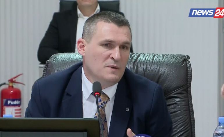 Zyrtarë të mesëm e të lartë të policisë nën hetim apo të arrestuar/ Dumani: Kryesisht për vepra të lidhur me krimin e organizuar! Nuk bëjnë dot pis institucionin