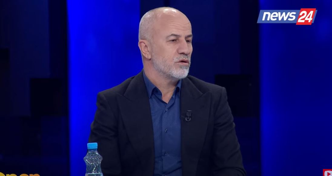 “Hipja në podium e LaCivita-s mesazh…”, Agim Baçi: Fushatën e PD po e bëjnë të rinjtë jo “garda” e vjetër. Duket “dora” e strategut