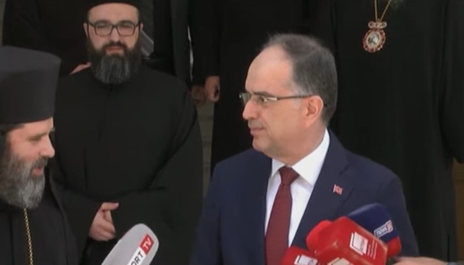 Presidenti Begaj nga Katedralja e Tiranës: Pashka na fton drejt dashurisë dhe mirëkuptimit