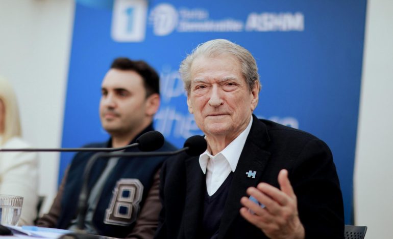 “Reforma territoriale ju shkatërroi”, Sali Berisha nga Vaqarri:  Projekti ynë për fshatin nis me “zemra e dhimbsur”