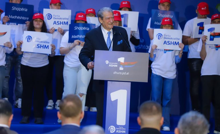 “Ministre të stolisur me florinj e diamante”, Berisha: Janë të verbuar në luks, kryeministër që hap shishen e verës 33 mijë euro