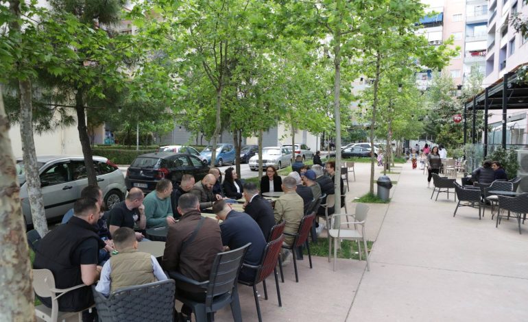 Zgjedhjet e 11 majit/ Dhurata Çupi takime në Astir: Mijëra banorë pa asnjë shkollë, PD do të shohë mundësitë e zhvillimit të infrastrukturës