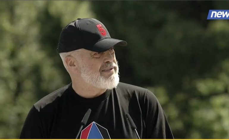 “Të fitojmë bastin me Europën”, Rama nga sheshi Skënderbej: Nuk ju zhys në legjenda, por të marshojmë bashkë drejt tokës së premtuar të BE