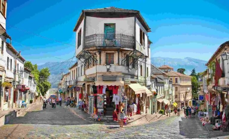 Turistët po vijnë, por çfarë po vizitojnë? Ja qytetet që përbëjnë më shumë atraksion për të huajt