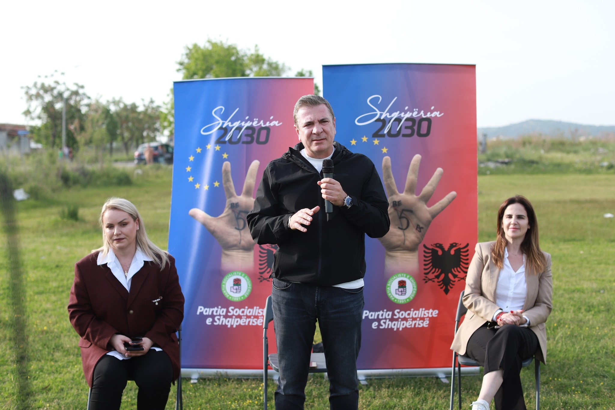 “Hapja e aeroportit të Vlorës gjeneron ekonomi dhe vende pune”, Gjiknuri: Më 11 maj synimi është 9 mandate të PS në qark