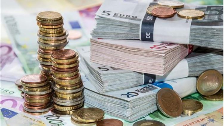 Këmbimi valutor, 25 prill 2025! Me sa blihen e shiten dollari dhe euro, ja çfarë ndodh me monedhat e tjera