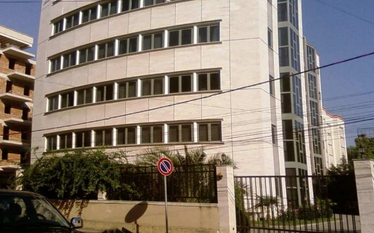 Krijuan kompani për të kryer veprime fiktive importi në favor të tregtarëve duke i shkaktuar shtetit një dëm 45.5 mln lekë, Prokuroria Tiranë dërgon në gjyq 4 persona