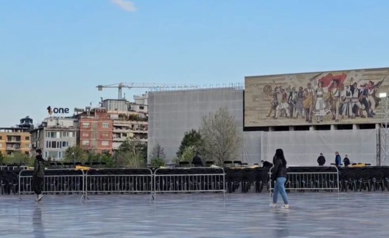 VIDEOLAJM/ PS çel sot zyrtarisht fushatën. Çfarë po ndodh në sheshin Skënderbej?!
