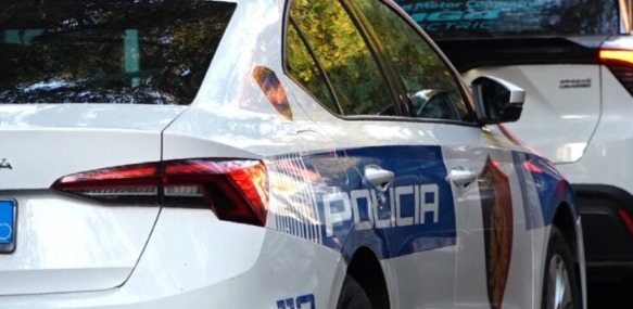 Durrës/ Tentoi të grabiste me dhunë tre turistet italiane, arrestohet 18-vjeçari