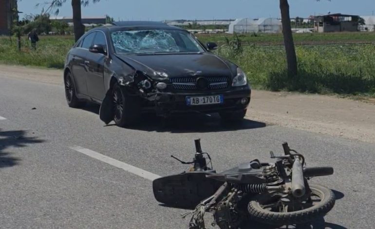 Aksident në aksin Çermë-Divjakë/ Përplaset nga një automjet, përfundon në spital në gjendje të rëndë drejtuesi i motorit