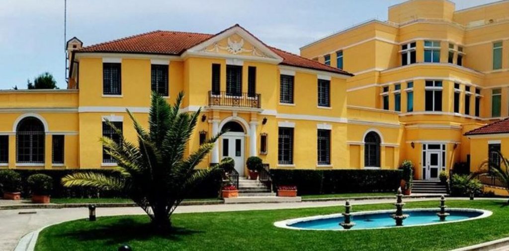 Ambasada e SHBA shpërndan mesazhin e zv/presidentit Vance: Nuk duhet të kemi frikë prej qytetarëve tanë, edhe kur nuk pajtohen me udhëheqësit
