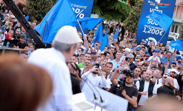 “Mendon se do bindë shqiptarët me sukseset imagjinare”, Berisha nga Mirdita: Rama ka 3 ditë që qarkullon me thesin e rrenave mbi shpinë