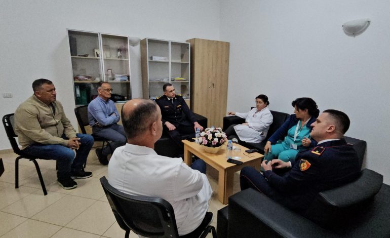 Efektivi i rendit u përplas në mënyrë tragjike nga makina, drejtori i Policisë Proda vizitë në spitalin e Traumës