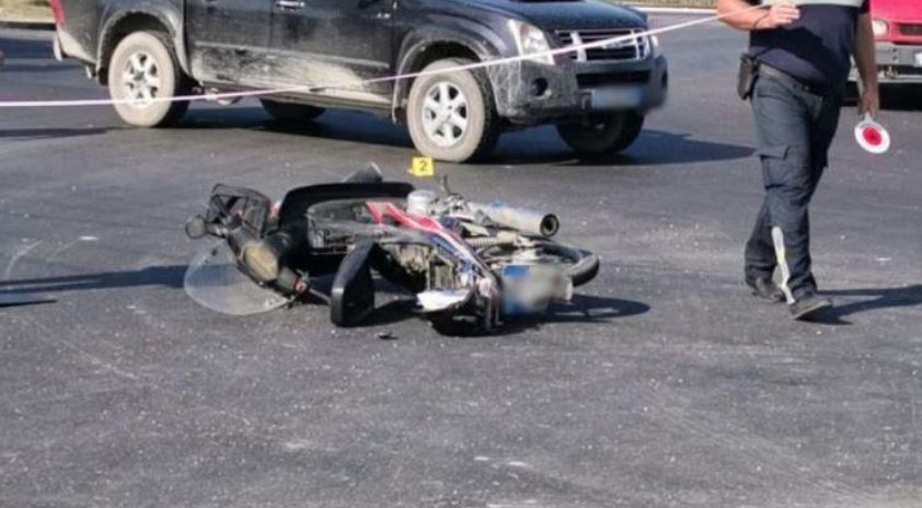 Shoferi 24-vjeçar humb kontrollin e motorit! Përplaset me tjetër motomjet, plagoset