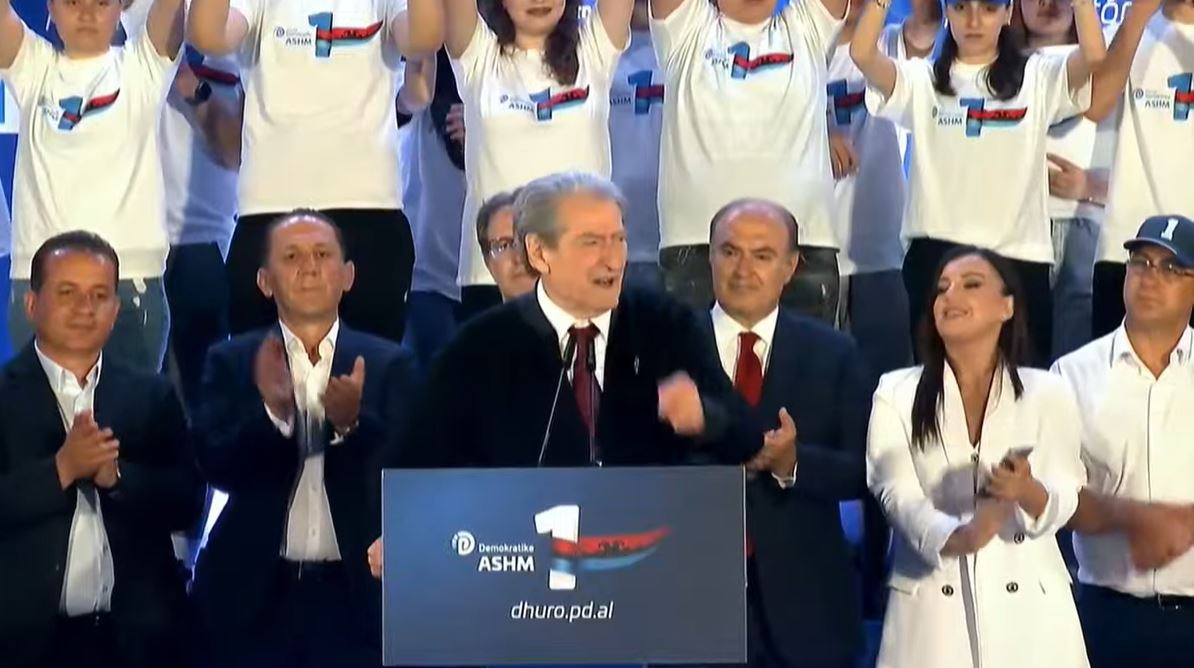 Berisha akuza të forta Ballës nga Elbasani: Porosit vrasje dhe bën arrestime. Është vëlla siamez me Suel Çelën, Altin Hajrin dhe “Pojën”!