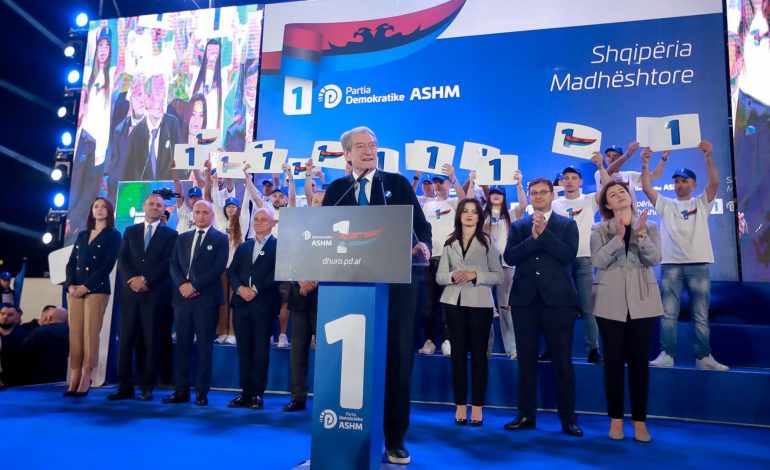 Sali Berisha: SHBA përmes DASH përcolli te shqiptarët frymën e ndryshimit, t’i përgjigjemi kësaj më 11 Maj