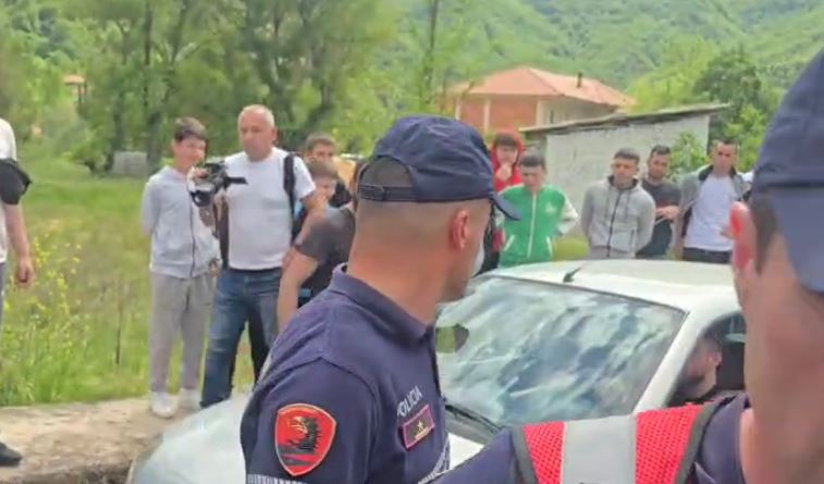 Protesta e banorëve në Hotolisht, përfaqësuesit e Avokatit të Popullit vëzhgojnë nga afër pas denoncimeve për dhunë