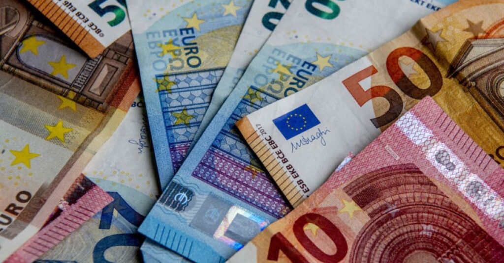 Depozitat në Euro ranë me 0.4% gjatë tremujorit  të parë të vitit
