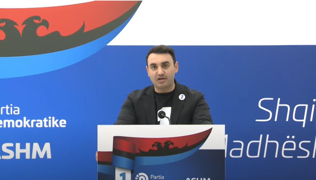 “SPAK të vërë në punë task-forcën”, denoncimi i Këlliçit: Ambulancat publike do të përdoren sot për të shpërndarë para për blerjen e votave