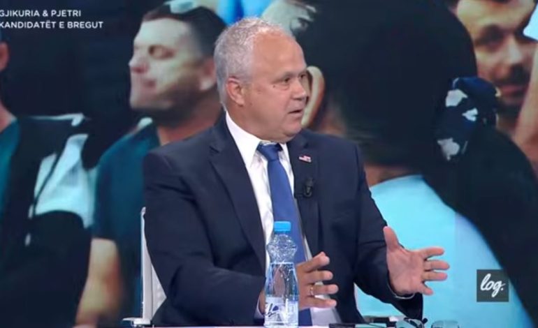 “Baba e dija që ishe i çmendur por jo deri këtu”/ Kandidati i PD në Vlorë Petro Gjikuria kthehet nga SHBA: Mendja ime gjithmonë në Dhërmi…Do të zgjidh problemin e pronave