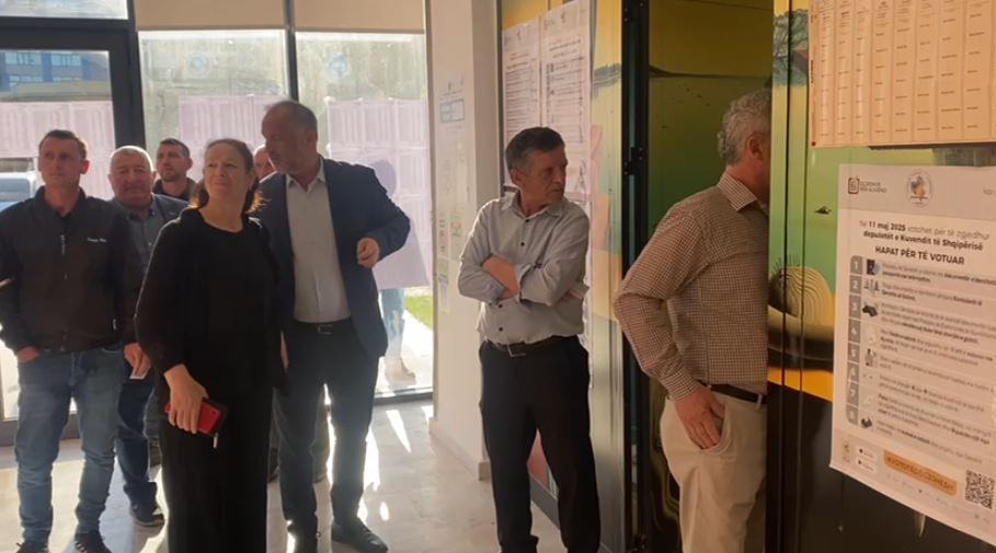 Zgjedhjet e 11 Majit nisin me probleme teknike në Lezhë, vonesa në një qendër votimi