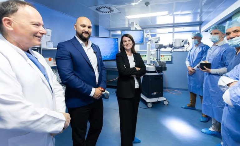 Dita e Shenjtërimit të Nënë Terezës, mesazhi i drejtorit të QSUNT, Florenc Spaho për mjekët: Jep jo vetëm kujdesin, por edhe zemrën