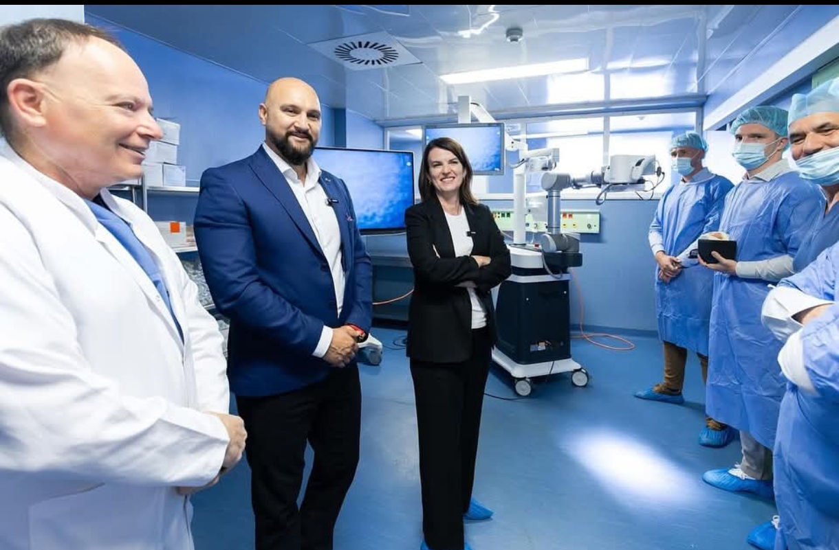 Dita e Shenjtërimit të Nënë Terezës, mesazhi i drejtorit të QSUNT, Florenc Spaho për mjekët: Jep jo vetëm kujdesin, por edhe zemrën