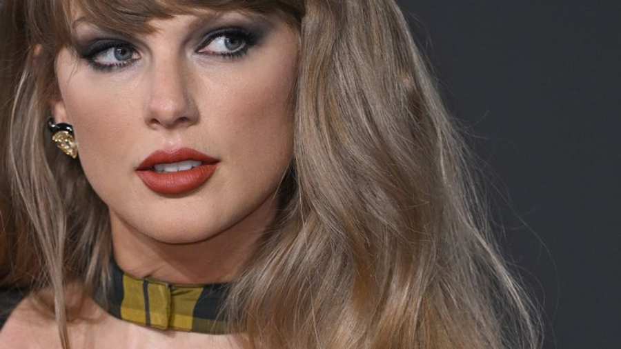 Taylor Swift surprizon fansat, njofton versionin e zgjeruar të albumit ‘The Life Of A Showgirl’