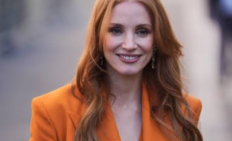 Jessica Chastain i thotë lamtumirë flokëve të kuq dhe bëhet bionde për vjeshtë