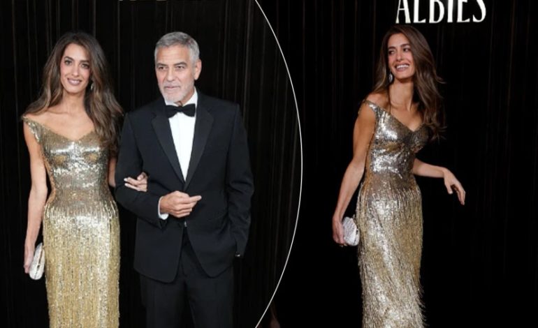 Amal Clooney shkëlqen me fustan të artë Gucci në mbrëmjen bamirëse The Albies