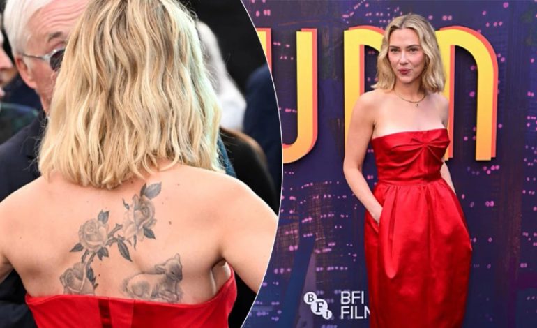 Scarlett Johansson zgjedh të kuqen elegante dhe nxjerr në pah tatuazhet në shpinë