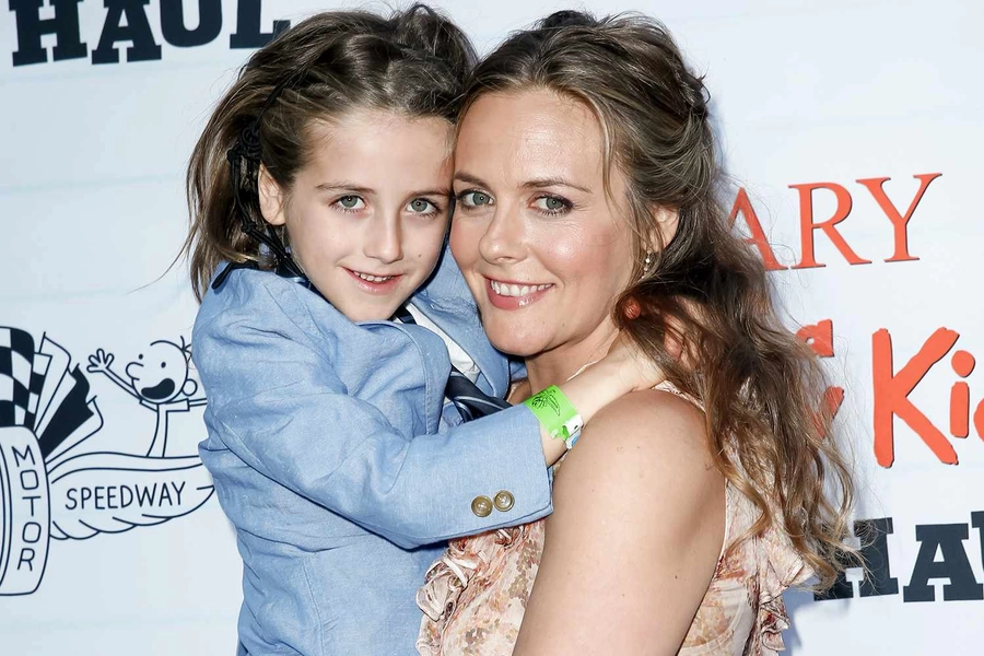 Alicia Silverstone mbush 50 vjeç – nga ‘Clueless’ në ikonë të viteve ’90