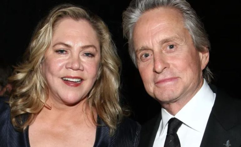 Michael Douglas pranon pas 40 vitesh lidhjen e fshehtë jashtëmartesore me aktoren Kathleen Turner