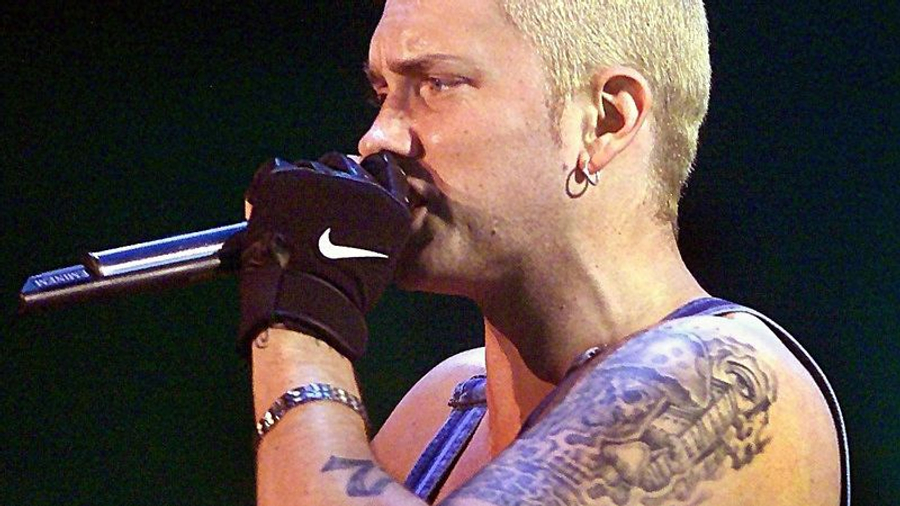 Ish-punonjësi i Eminem pranon fajësinë, vodhi dhe shiti këngë të papublikuara për 50 mijë dollarë