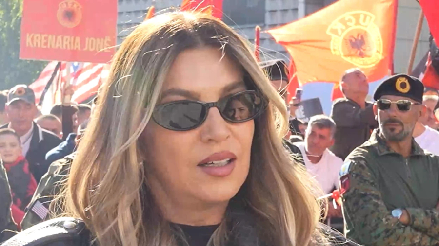 Leonora Jakupi me mesazh për politikanët: Të mblidhen pa inate, të miratojnë një ligj për këtë ‘gjykatë të poshtër’